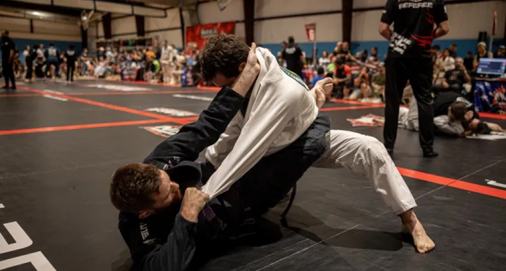 Closed guard control from the bottom position